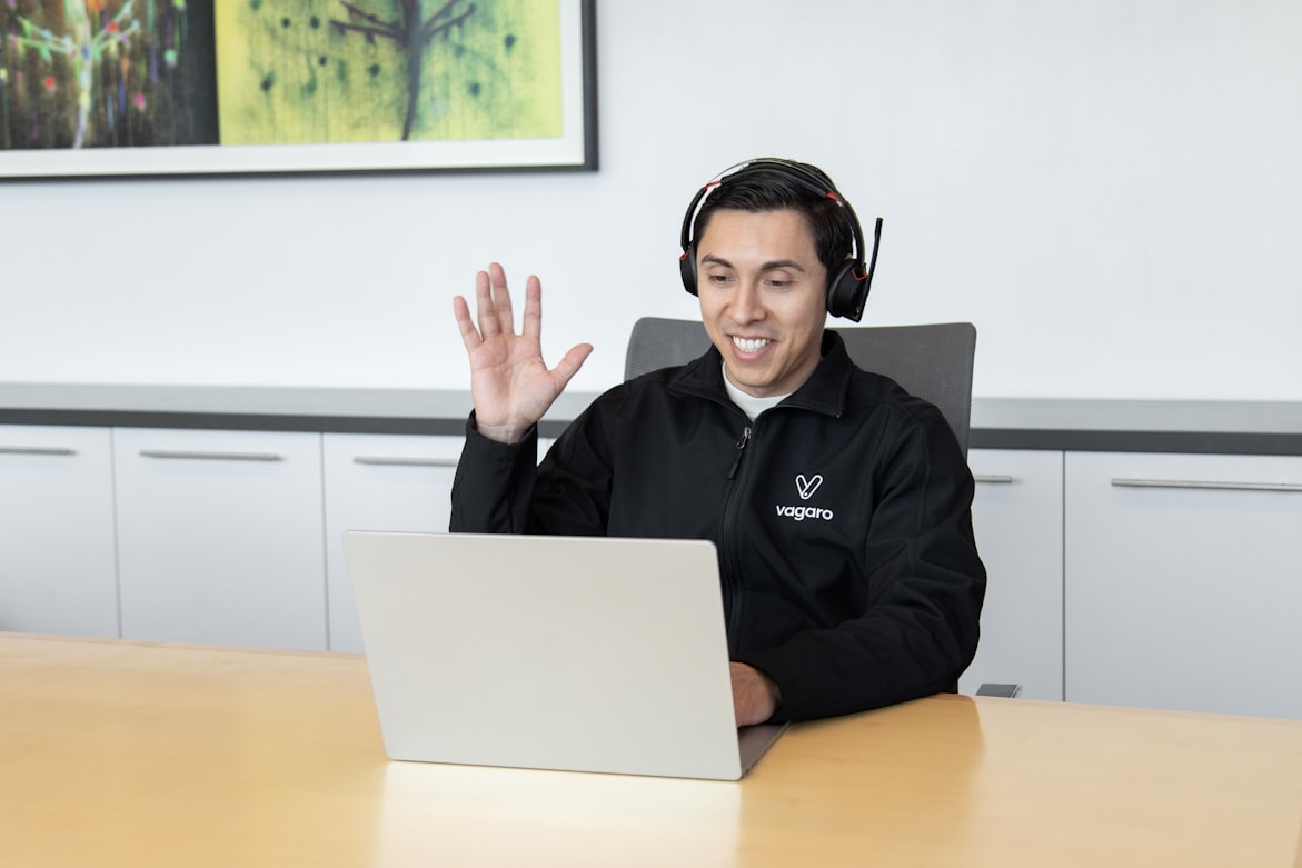 Asistente virtual trabajando